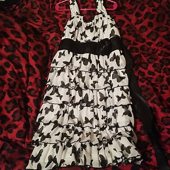 A dress - Picture 1 of 2